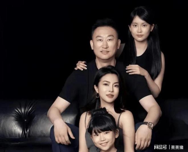 波升级青岛队主帅私生活引关注。新葡京娱乐场app刘维伟离婚风(图4)